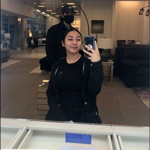 Meet your Posher, Monica